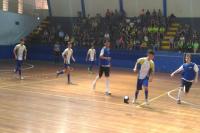 Henrique Midon e Nilton Kucker disputam a final do futsal dos Jogos Escolares de Itaja