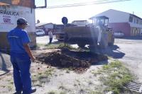 Secretaria de Obras realiza mutiro de limpeza no bairro Cidade Nova